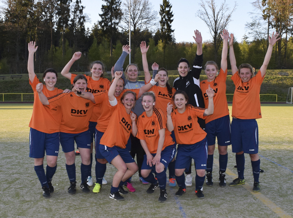 Damen-Fußball beim SV Taunusstein-Neuhof im Mai 2017: Aufstieg nach klaram Sieg im Spitzenspiel