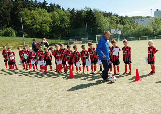 Eintracht Frankfurt-Fußballschule beim Sportverein Neuhof