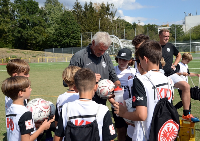 Eintracht-Fußballschule gastiert erneut in Taunusstein-Neuhof