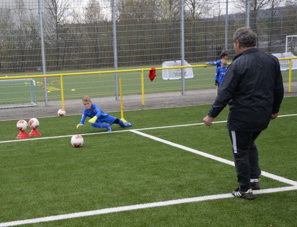 Eintracht-Fußballschule gastiert erneute in Taunusstein-Neuhof