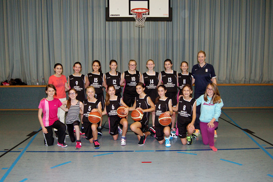 Sportverein Neuhof: Basketball-Team WU15 im neuen schwarz-pink Outfit